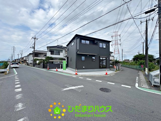 杉戸町内田　新築一戸建て　01　リーブルガーデンの前面道路含む現地写真