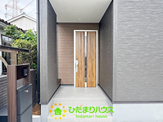杉戸町内田　新築一戸建て　01　リーブルガーデンの玄関