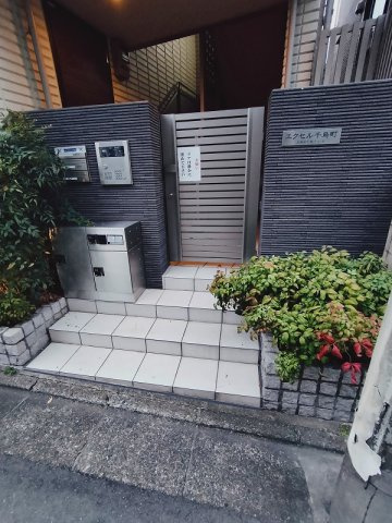 エクセル千鳥町のエントランス