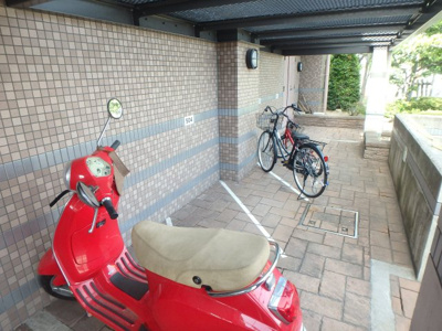 【その他共用部分】 | ウルム西宮 | バイクも駐輪可