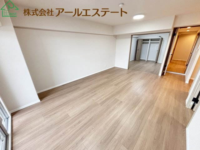 ローレルコート加古川　　　JR「宝殿駅」徒歩14分の居間・リビング