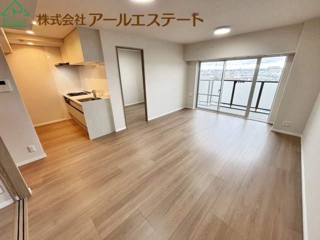 ローレルコート加古川　　　JR「宝殿駅」徒歩14分の居間・リビング