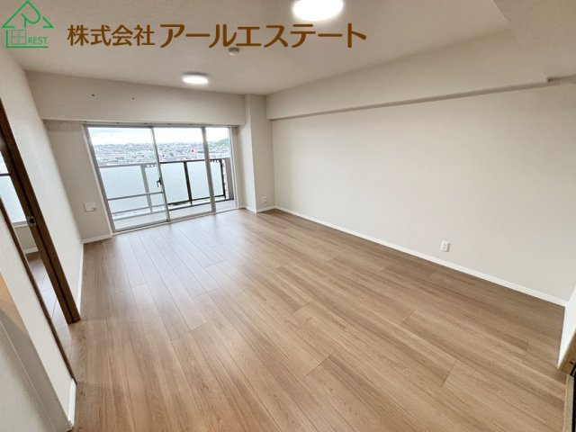 ローレルコート加古川　　　JR「宝殿駅」徒歩14分の居間・リビング