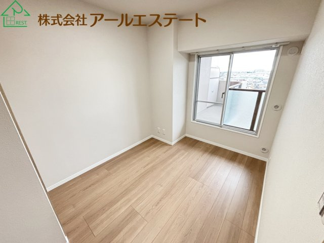 ローレルコート加古川　　　JR「宝殿駅」徒歩14分の洋室