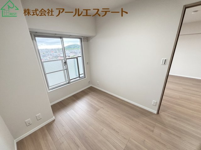 ローレルコート加古川　　　JR「宝殿駅」徒歩14分の洋室