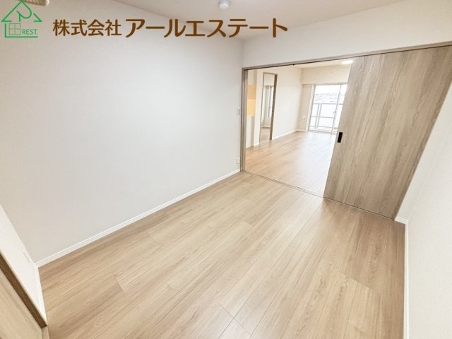 ローレルコート加古川　　　JR「宝殿駅」徒歩14分の寝室