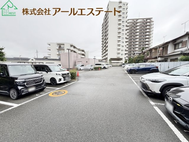 ローレルコート加古川　　　JR「宝殿駅」徒歩14分の駐車場