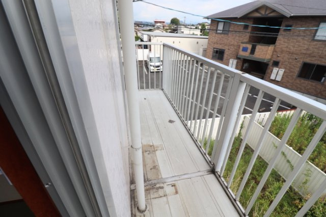 熊本市南区御幸笛田６丁目のアパートのバルコニー