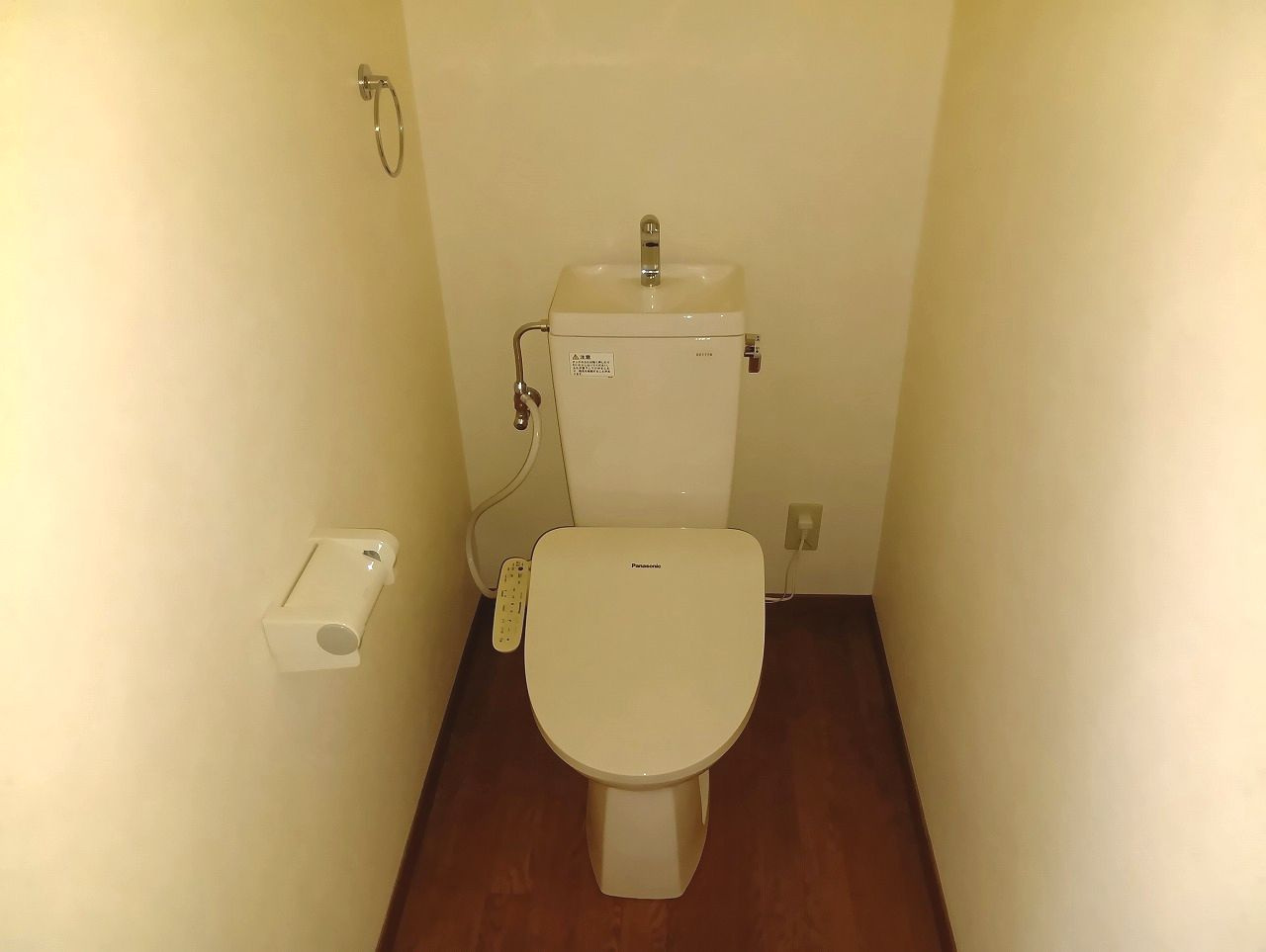 BRUGGEのトイレ|落ち着いた色調のトイレです