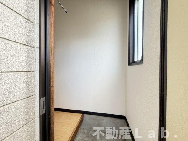 CASA栄 86の玄関