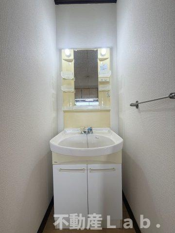 CASA栄 86の洗面所