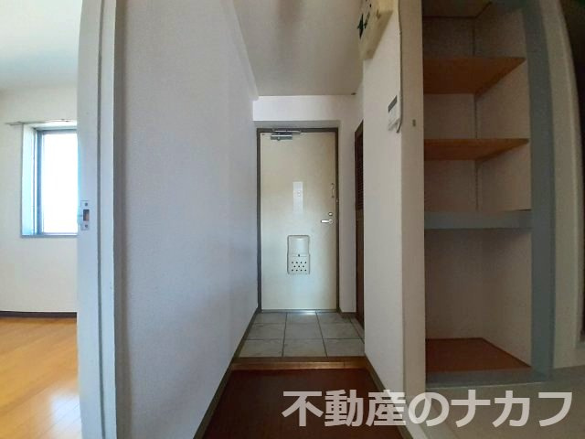 サンライズマンションの玄関