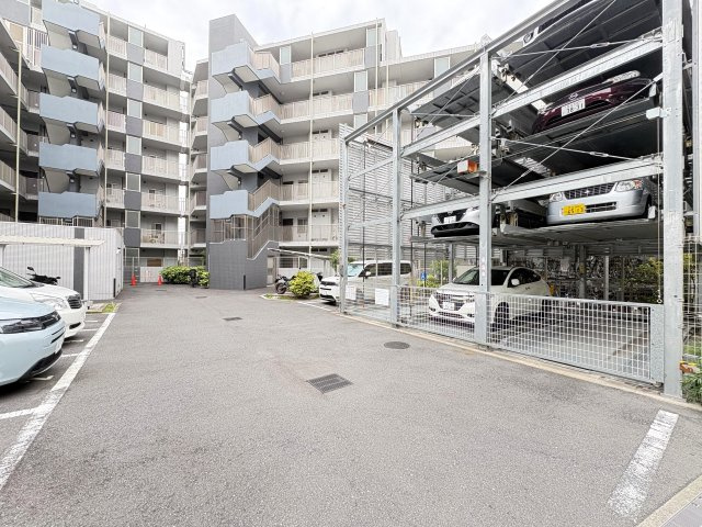 パレステージ江北の駐車場