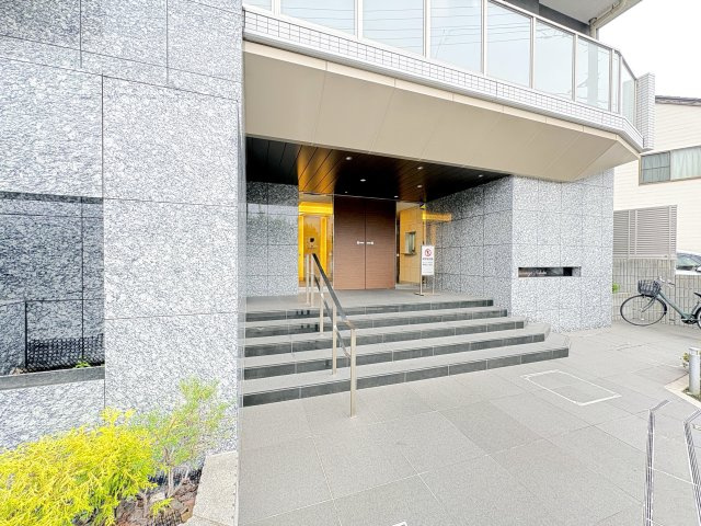 パレステージ江北のエントランス