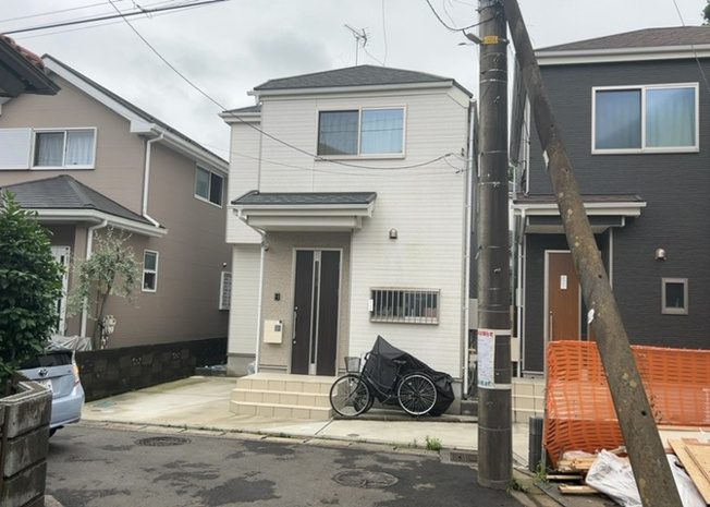 【構造・工法・仕様】 | 木造住宅とは土台、壁、柱など建築物の強度を支える構造体の材に木が使用されている構造を指します。構造体は建物の自重を支えるだけではなく風圧や水圧、積裁荷重などあらゆる衝撃に耐えるための基礎です。