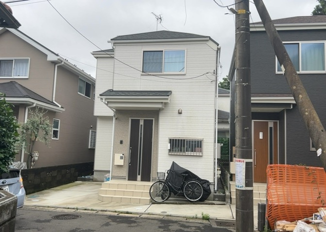 【内装】 | 玄関ポーチにおいて最も重視すべきと言っても良いのが広さです。適切な広さの玄関ポーチでないと外見的なバランスは崩れてしまいますし、何より使いにくくなってしまいますので、現地で実際に下見をしてみましょう！