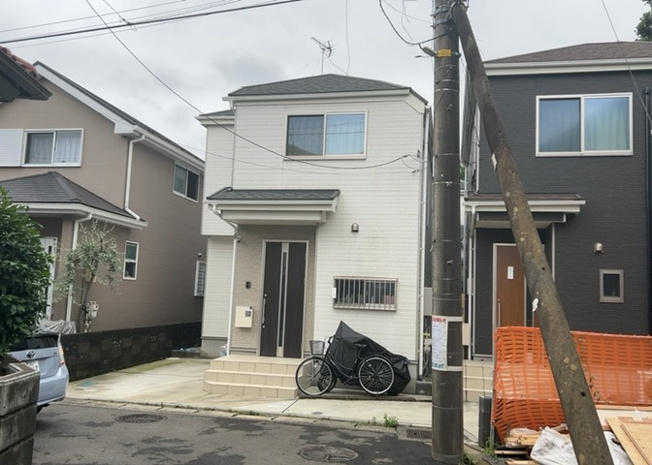 【庭】 | 庭があることでガーデニングや家庭菜園はもちろん、こどもの遊び場やペットを放して遊ぶことができます。また、家の周囲に余裕があるということです。隣地との間があれば、十分な日当たりと、風通しが確保できます。
