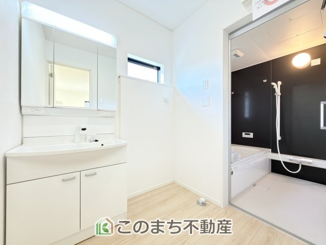 CRADLEGARDEN宇都宮市上戸祭第5の洗面所|シャンプードレッサーで朝の身支度♪伸びるホースでお掃除も簡単清潔です！