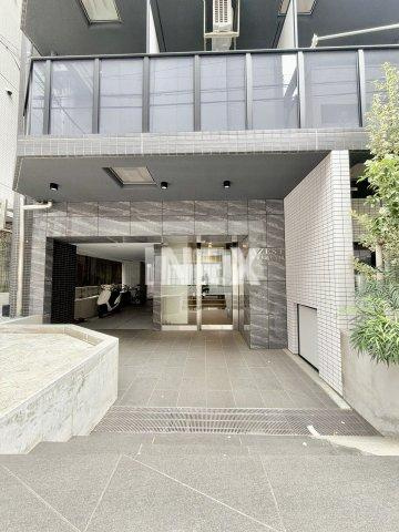 ＡＺＥＳＴ横濱大通り公園のエントランス
