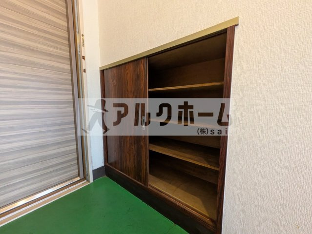 ALIVIO柏原の玄関