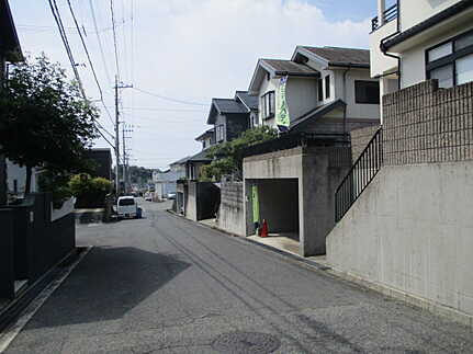 佐伯区藤の木４丁目の前面道路含む現地写真