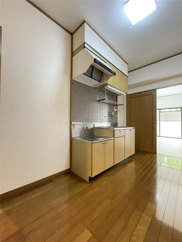 メゾンド梨花Ⅱのキッチン|コンパクトなキッチンで掃除もラクラク