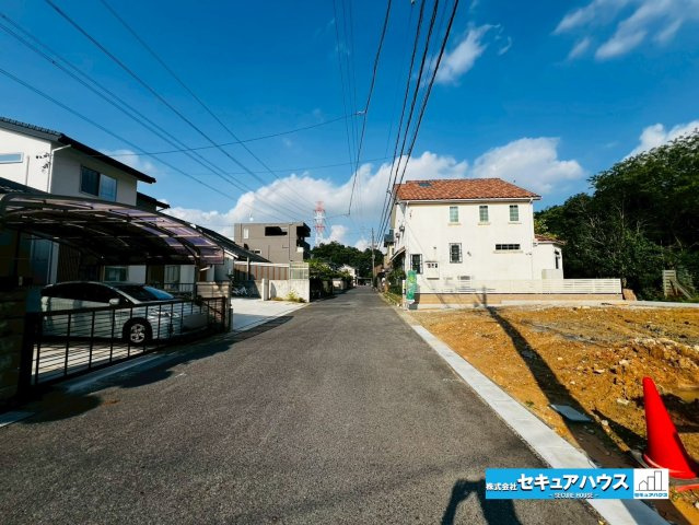 【同施工物件ご案内可能】日進市藤島町長塚　全1棟の前面道路含む現地写真|事前予約にて現地ご見学いただけます！お気軽にお問い合わせください♪
■株式会社　セキュアハウス■
住宅ローンに強く、知識、経験豊富なスタッフ在籍
お客様に寄り添い、ご成約後もサポート致します。　　　　