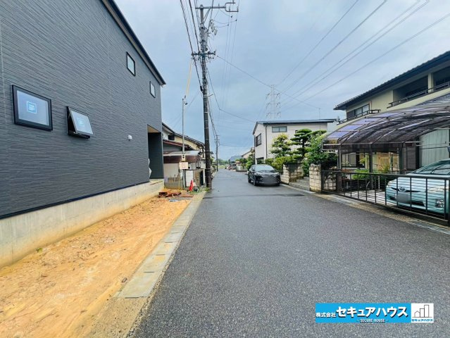 【本日ご案内可能】日進市藤島町長塚　全1棟の前面道路含む現地写真|事前予約にて現地ご見学いただけます！お気軽にお問い合わせください♪
■株式会社　セキュアハウス■
住宅ローンに強く、知識、経験豊富なスタッフ在籍
お客様に寄り添い、ご成約後もサポート致します。　　　　