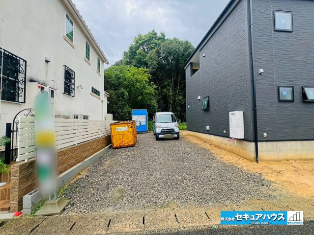 【本日ご案内可能】日進市藤島町長塚　全1棟の駐車場|【駐車場】
◆駐車4台可能です♪来客時にも役立ちます♪　　　　　　　　　　　　　　　　　　　　　　　　　　　　　　　　　　　　　　　　　　　　　　　　　　　　　　　　　　　　　　　　　　　　　　　　　
