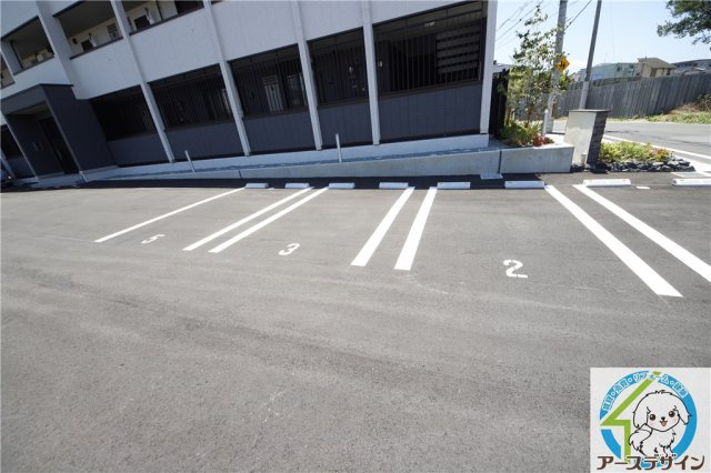 Pearl　Annexの駐車場