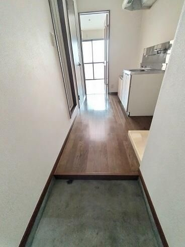 草加市氷川町の賃貸マンションの玄関