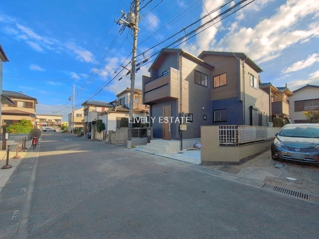 草加市青柳8丁目 新築分譲住宅の前面道路含む現地写真