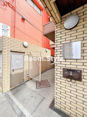 上池袋リリエンハイムのエントランス|空室のためご都合に合わせてご内覧できます
お問合せはお電話でもお受付しております。
03-6450-5211