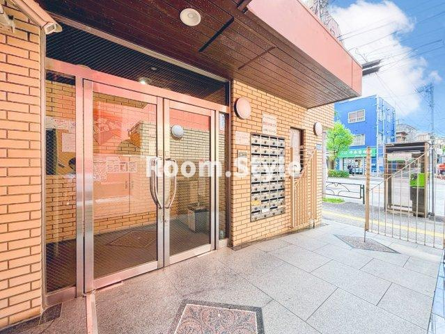 上池袋リリエンハイムのエントランス|空室のためご都合に合わせてご内覧できます
お問合せはお電話でもお受付しております。
03-6450-5211