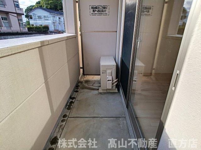 直方市大字感田のアパートのバルコニー