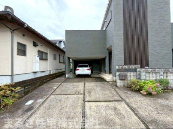 高岡町下倉永　中古戸建の駐車場