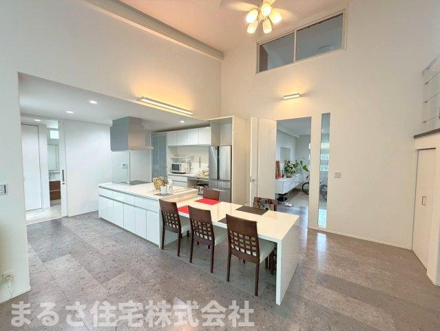高岡町下倉永　中古戸建の居間・リビング