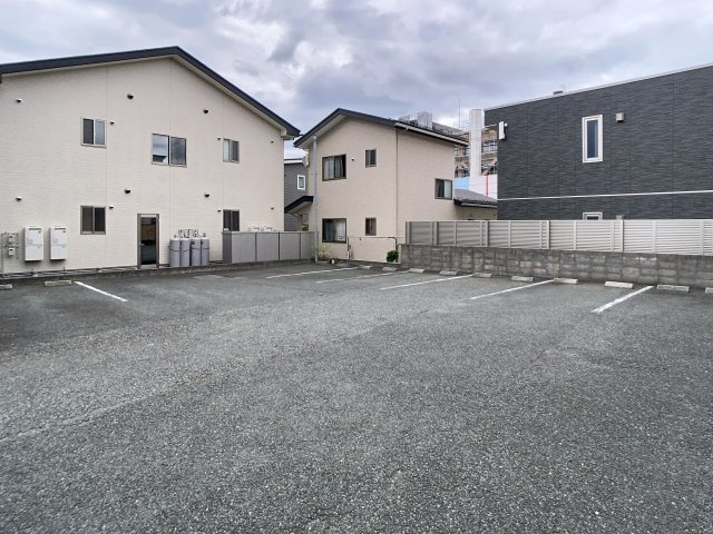 シャルムプリンセス西棟の駐車場