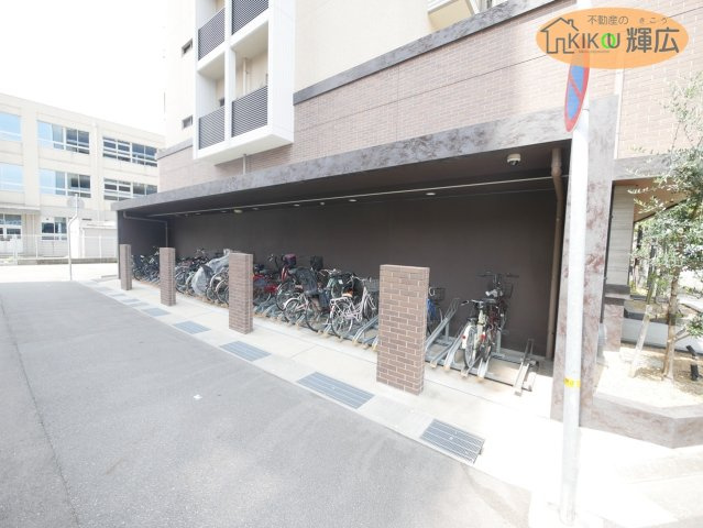 ワコーレ姫路城巽テラス　11階の駐輪場