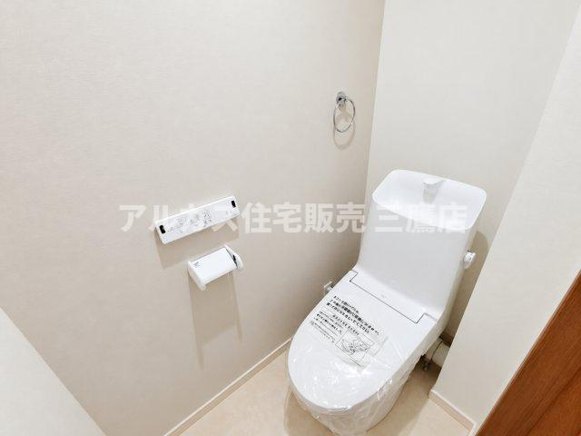 コトー田無のトイレ|手洗い一体型のスッキリとしたフォルムで、清潔感のある温水洗浄便座付きトイレです。   