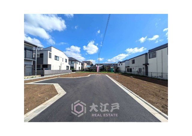 調布市富士見町２丁目全１０区画建築条件付き売地の前面道路含む現地写真