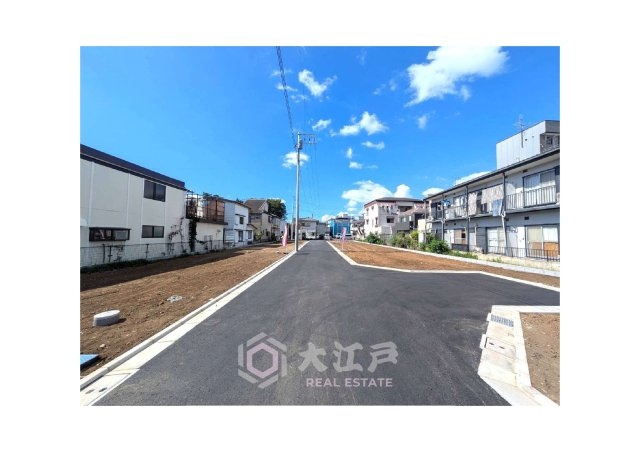 調布市富士見町２丁目全１０区画建築条件付き売地の前面道路含む現地写真