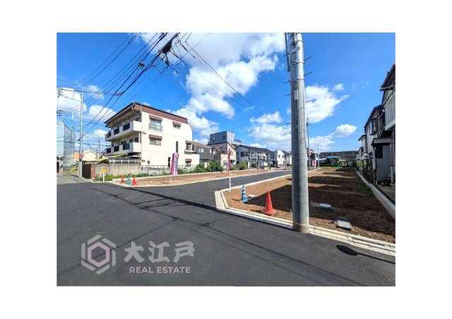調布市富士見町２丁目全１０区画建築条件付き売地の前面道路含む現地写真