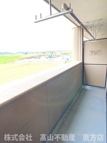 直方市大字感田のアパートのバルコニー