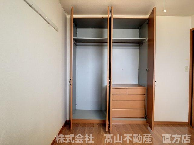 直方市大字感田のアパートの収納