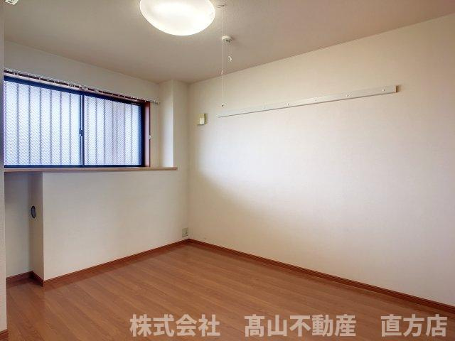 直方市大字感田のアパートの居間・リビング