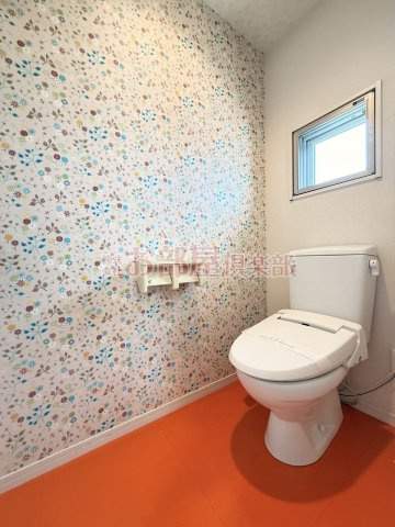  SALA13のトイレ|落ち着いた色調のトイレです