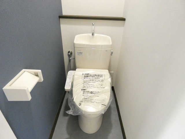 メゾンドール横河原のトイレ|☆温水洗浄便座付きで快適です。