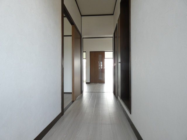 メゾンドール横河原のエントランス