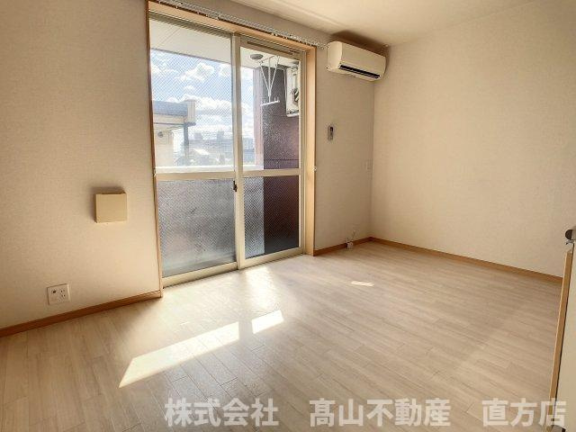 北九州市八幡西区木屋瀬２丁目のアパートの居間・リビング